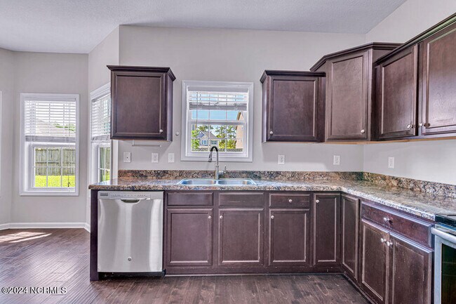 Building Photo - 402 Derrick Dr