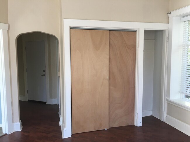 Building Photo - 3016 1st Ave