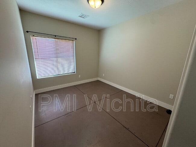 Building Photo - 3425 E Aster St