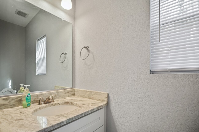 Building Photo - 305 N Division St