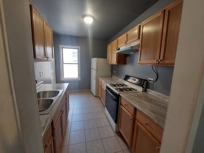 Building Photo - 3104 W 64th St