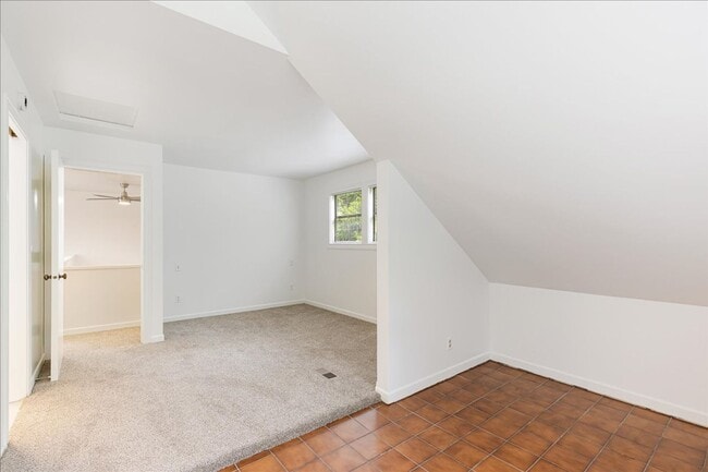 Building Photo - Newly Renovated + Sunny & Bright, 2 Bedroo...