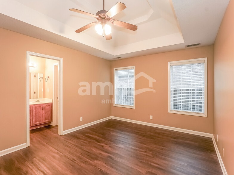 Building Photo - 1006 Hendricks Ct