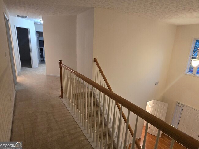 Building Photo - 3490 Southpointe Hill Dr NE