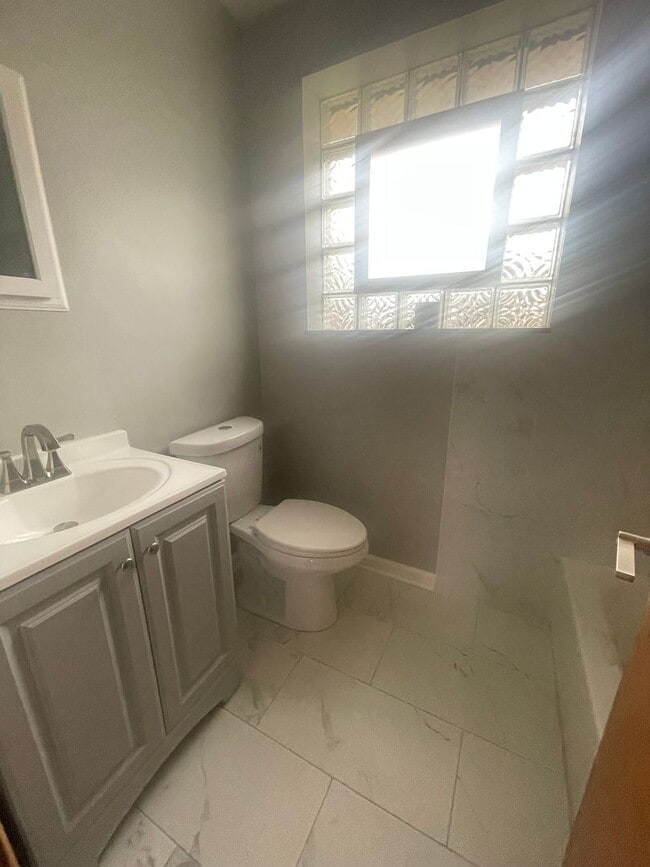 Building Photo - 5610 Bohlander Ave