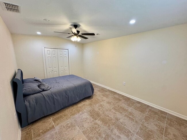 Building Photo - 111 Larga Vista Dr
