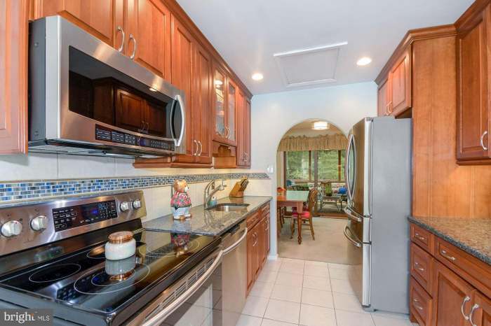 Building Photo - 3229 Manitoba Dr