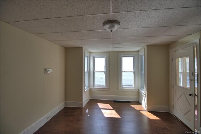 Building Photo - 83 Hudson St