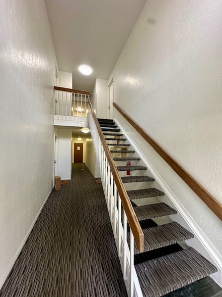 Building Photo - 2160 Hedgerow Road