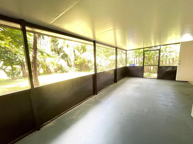 Building Photo - 630 N 69th Ave
