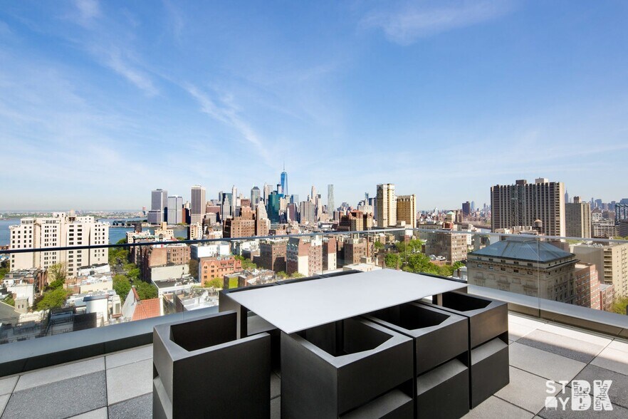 Building Photo - 172 Montague St