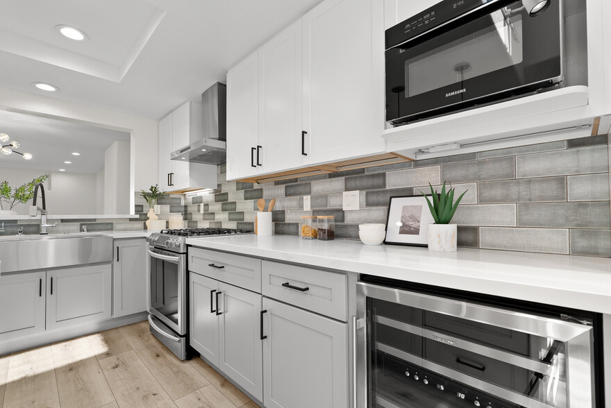 Building Photo - 430 Galleria Dr