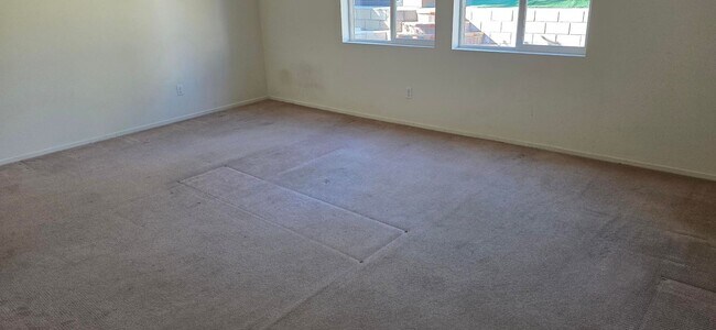 Building Photo - Beautiful Solar Home in Jurupa Valley Available Now!