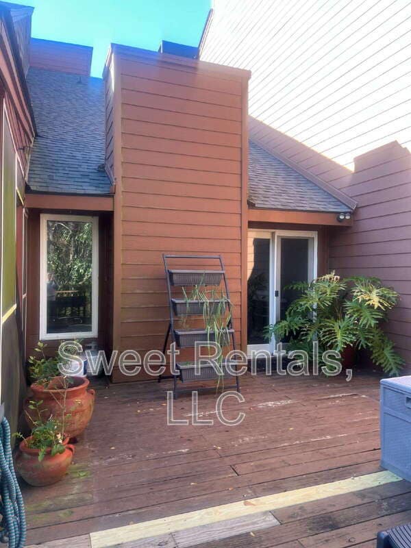 Building Photo - 47 Arabian Dr