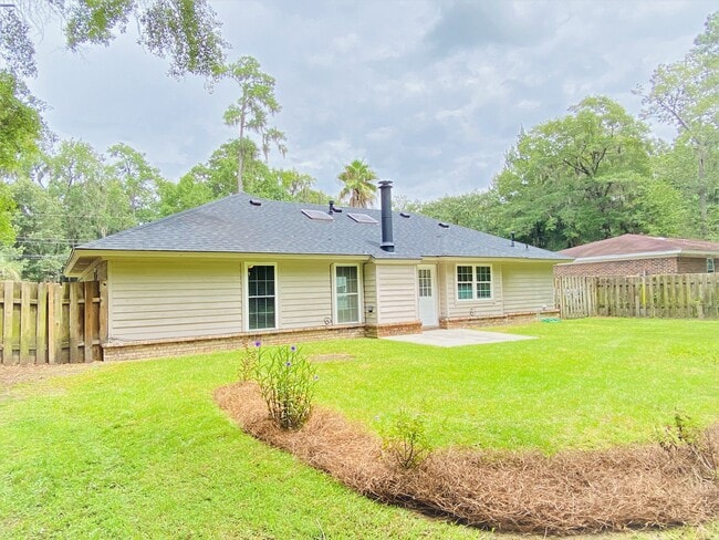 Building Photo - 25 Davidson Ave