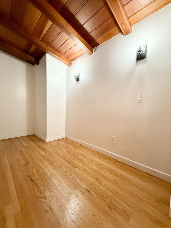 Building Photo - !! OPEN HOUSE !! Wednesday 4/15 - 2:00pm to 7:00pm