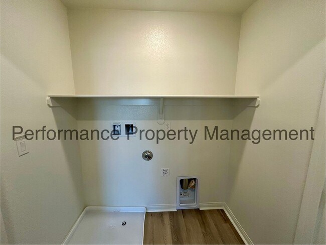 Building Photo - *Move In Special* Beautiful 3 Bed/2 Bath +...