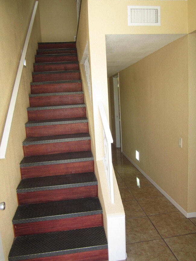 Building Photo - 215 Mulberry Ave