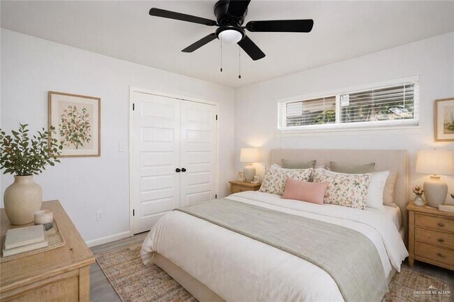 Building Photo - 1107 Shasta Ave W