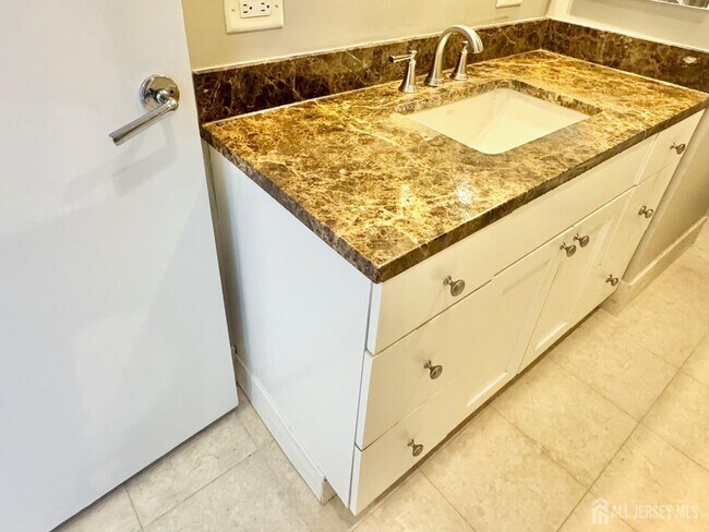 Building Photo - 1 Spring St