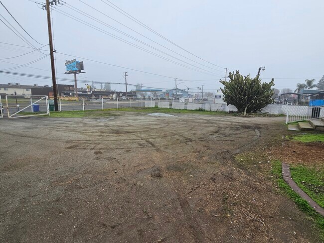 Building Photo - 2401 W Olive Ave