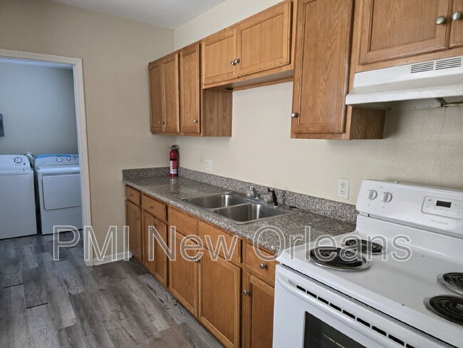 Building Photo - 3875 Pauger St