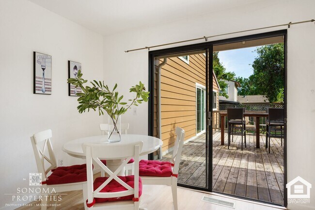 Building Photo - Beautifully Maintained Duplex in Glen Ellen