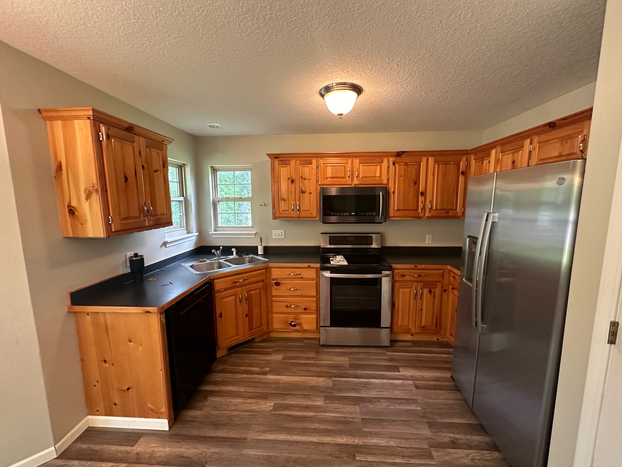 Kitchen - 210 N Saint Clair Ct