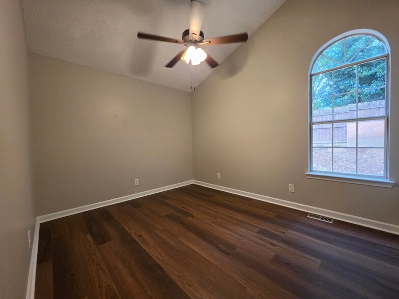 Building Photo - 503 Dunwoody Dr