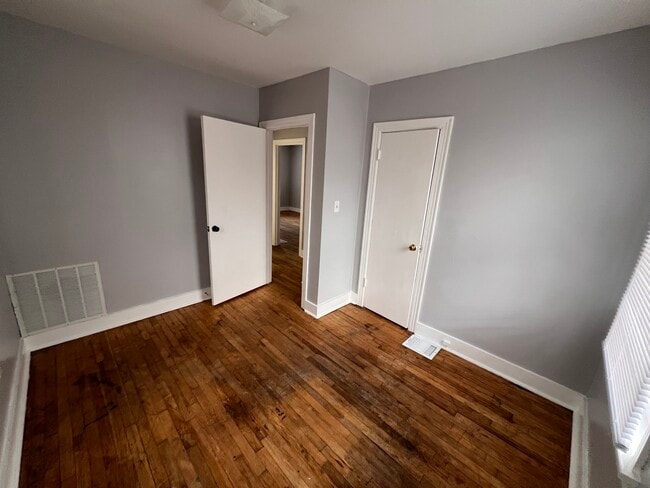 Building Photo - 606 Kingwood Dr