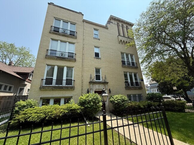 Primary Photo - 4901 N Christiana Ave