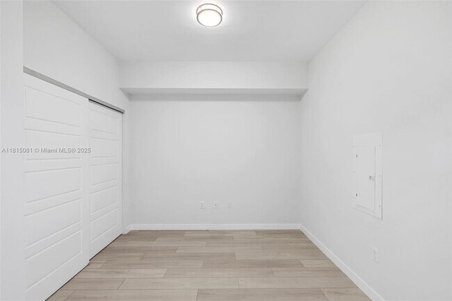 Building Photo - 555 NE 8th St