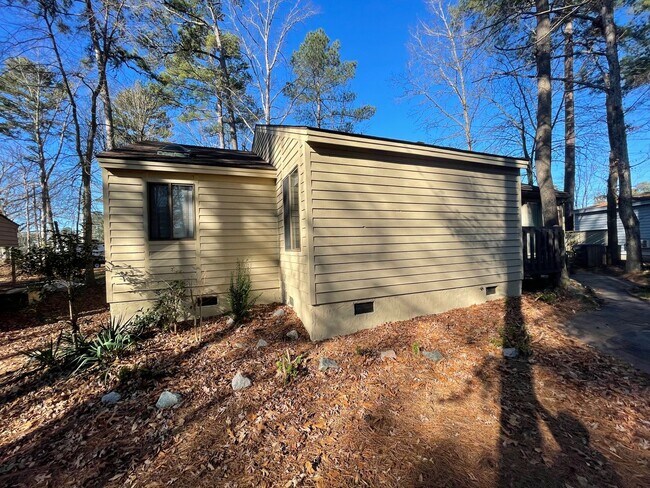 Building Photo - 3 Bedroom 3 Bath Beauty on Golf Course with Wet Bar and Storage Building