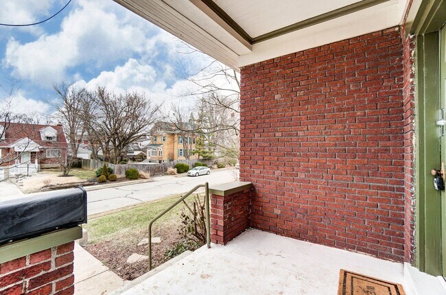 Building Photo - Westwood - Charming 3+ bed 1 bath home freshly updated