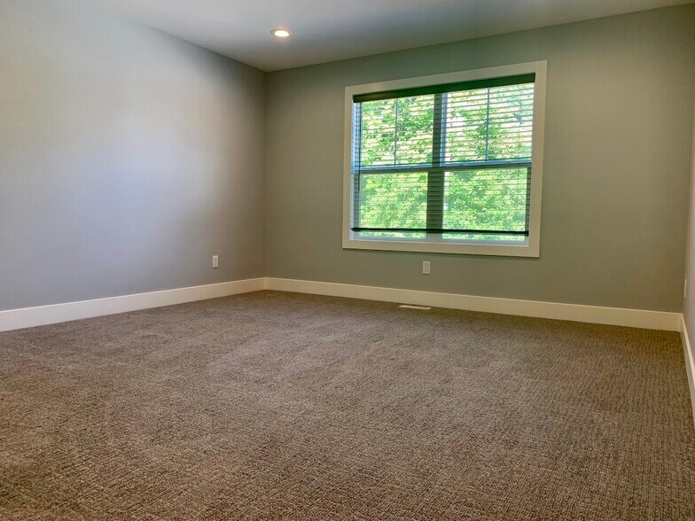 Building Photo - 411 Carpenter Ave NW