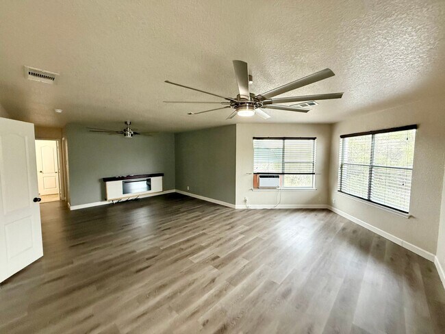 Building Photo - 3-bed 2.5bath home near Seaworld