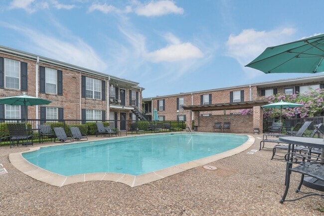 Building Photo - 6402 Del Monte Dr