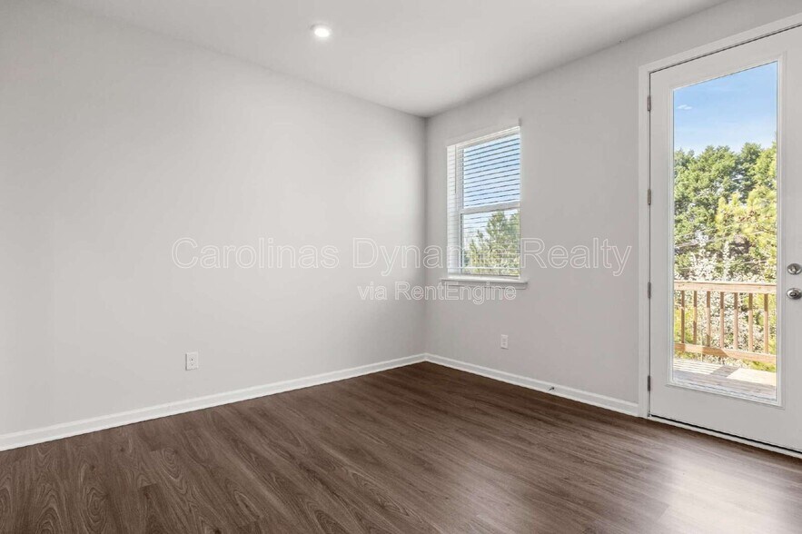 Building Photo - 6985 Waterstone Dr