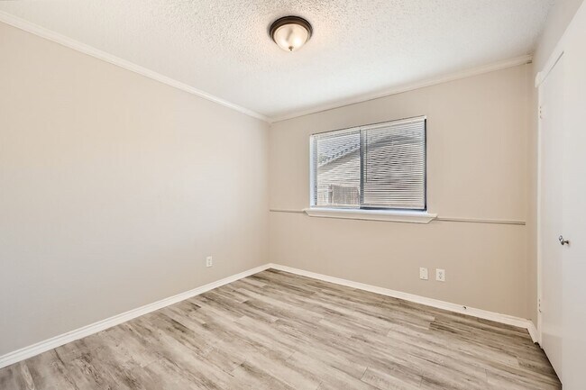 Building Photo - 602 Carl C Senter St