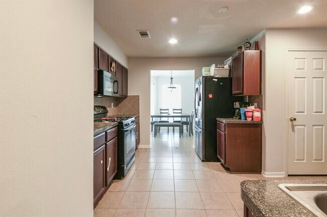 Building Photo - 4854 Fair Oak Dale Ln