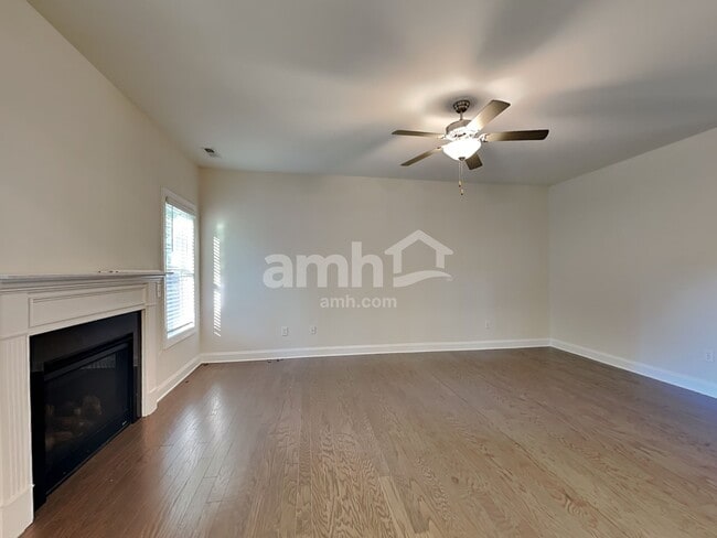 Building Photo - 102 White Ash Ln