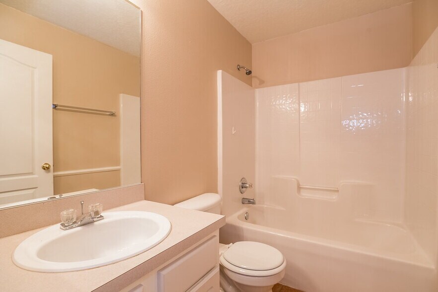 Building Photo - 214 Pleasant Hill Dr