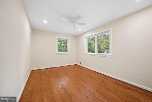 Building Photo - 7016 Hopewood St