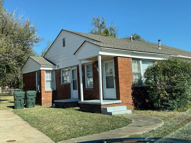 Primary Photo - 1bed 1 bath Duplex