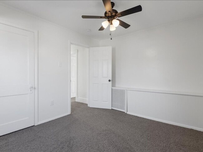 Building Photo - Updated 2 Bed, 1.5 Bath Home in Carrick For Rent – Move-In Ready