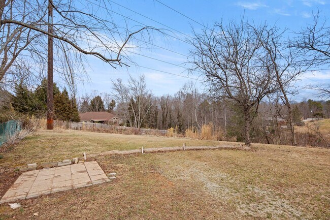 Building Photo - Spacious Ranch Home