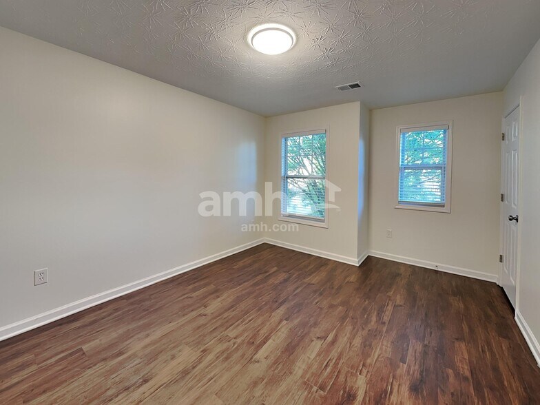 Building Photo - 4294 Windale Dr NW
