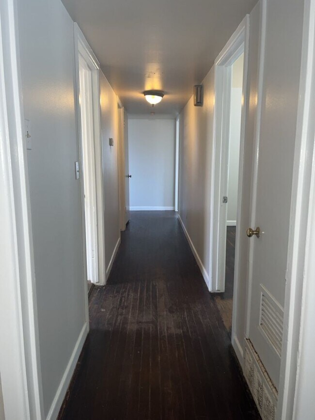 Building Photo - Cozy house in College Hills AVAILABLE NOW!