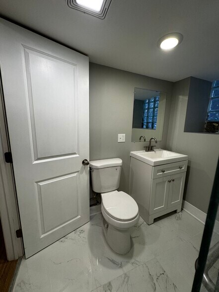 Building Photo - 3716 N Racine Ave