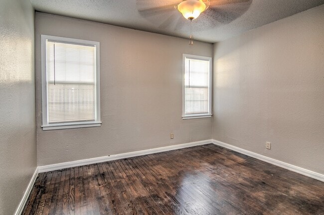 Building Photo - Eye-catching Home in Heart of Lubbock!
